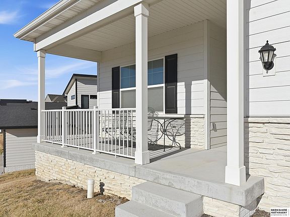 2nd image of 1090 Hazel Ln