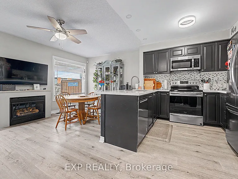 457 Heddle Cres — Photo 12
