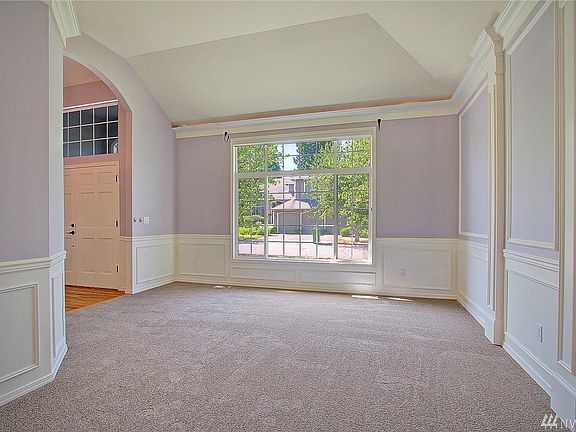 4th image of 1009 191st St SW