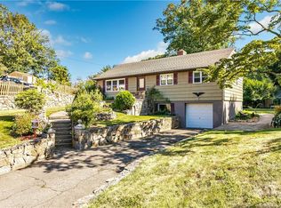 270 Lakeside Dr, Bridgeport, CT 06606