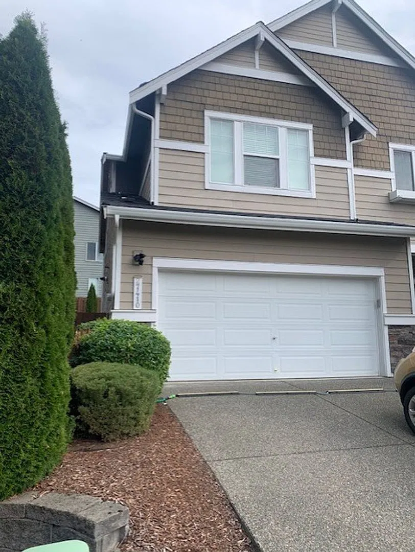 Stunning 4 Bedroom 2.5 Bath coveted Reserve at Maple Valley — Photo 1