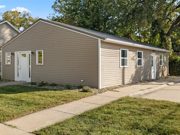 105 S 6th St, Adel, IA 50003