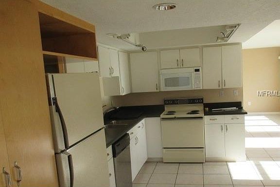 3rd image of 2437 Vinson Ave