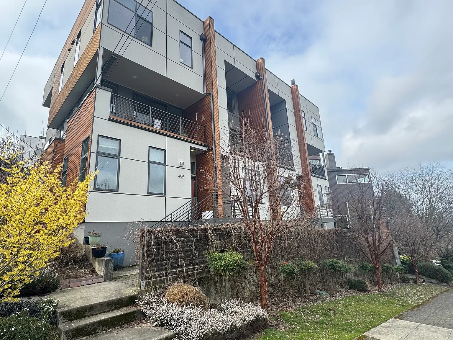3 bed, 2.5 bath, 1340 sqft, $4,000 — Photo 1