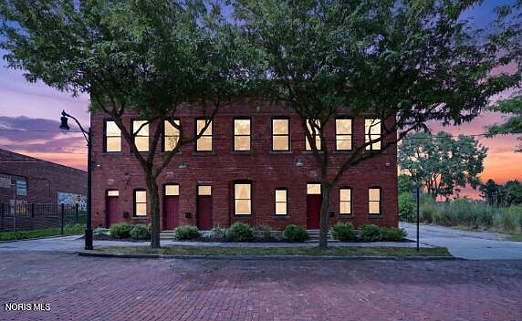 1st image of 14 Broadway St