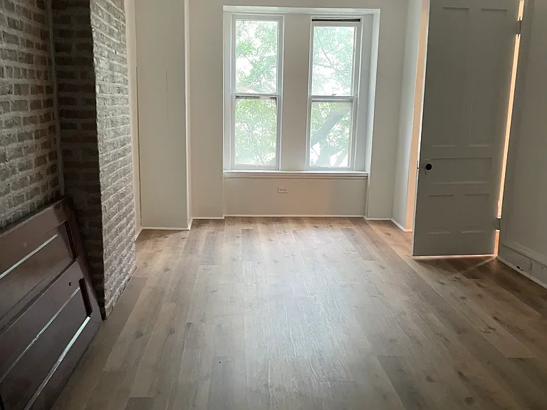 2326 N Clark St #3 — Photo 3