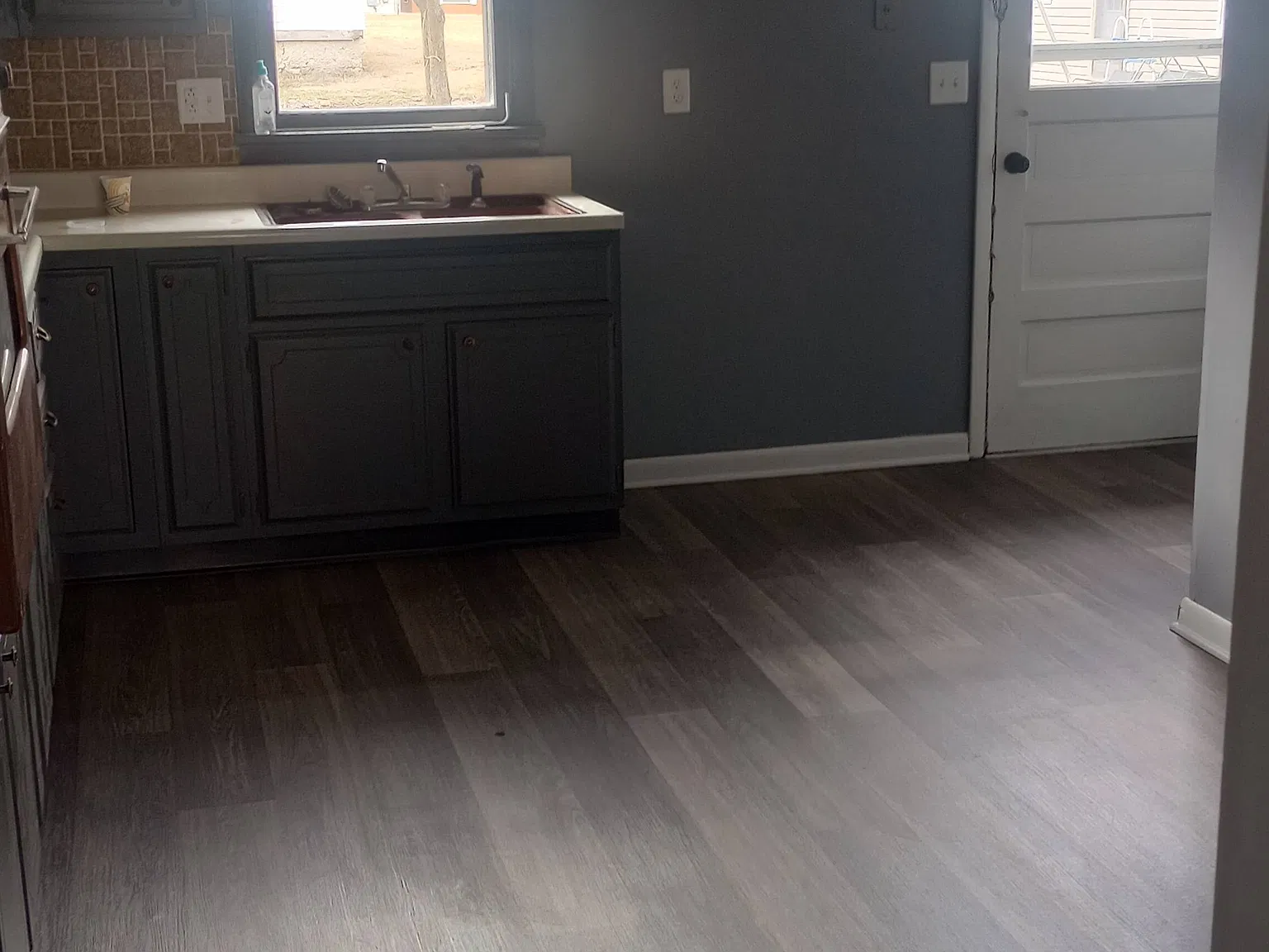 110 W Summitville St — Photo 2