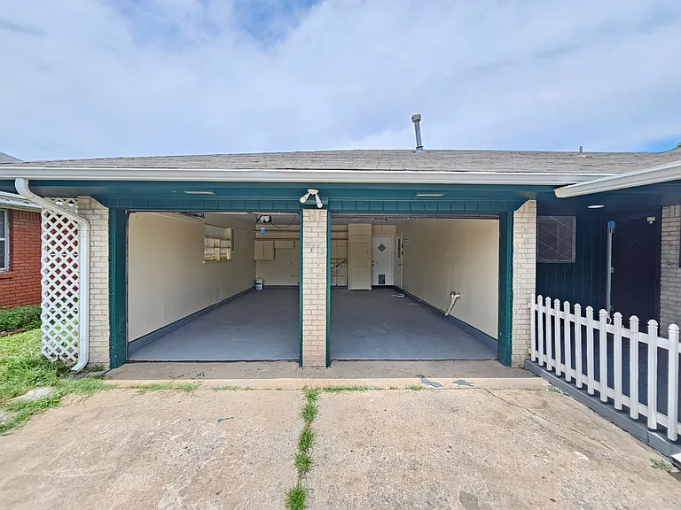 2613 SW 63rd Pl — Photo 2