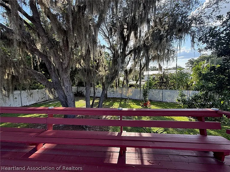 647 Holmes Ave — Photo 5