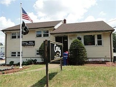 1st image of 931 Clifton Ave