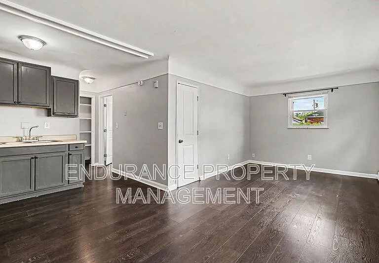 1932 Truitt Ave #2 — Photo 5