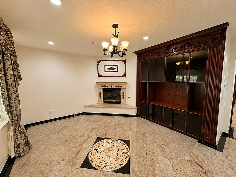 621 Marbella Ct — Photo 14