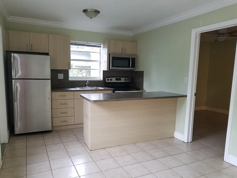 916 W Las Olas Blvd — Photo 1