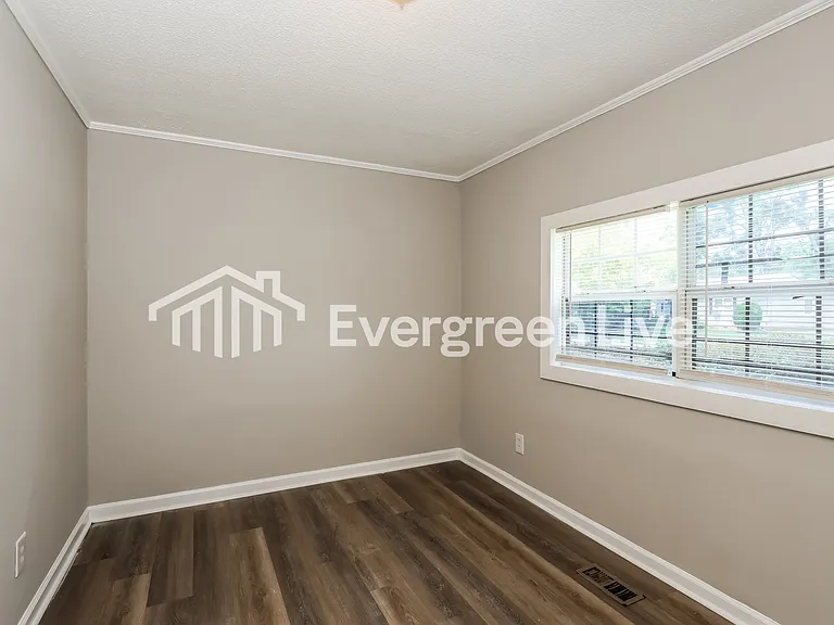 2517 Rhodes Dr — Photo 7