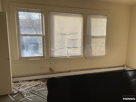 4th image of 659 Valley Brook Ave