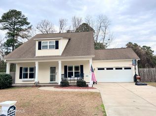 402 Satterfield Dr, New Bern, NC 28560
