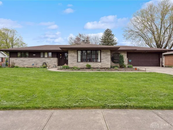 1010 Meadow Ln, Xenia, OH 45385