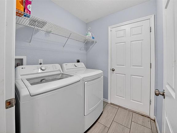 5th image of 452 NW Crocus Ln