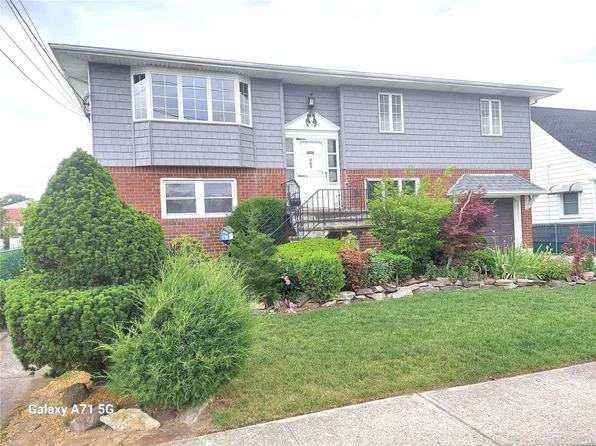 102 Averill Boulevard, Franklin Square, NY 11010