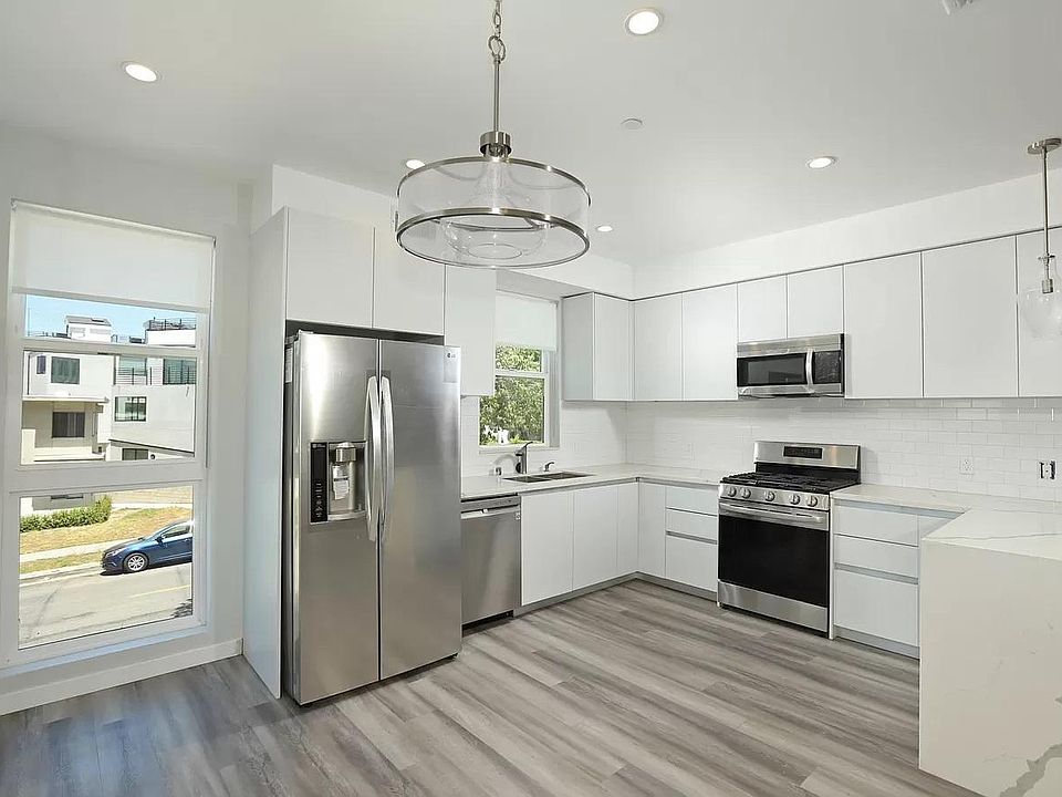 1st image of 1406 Eagle Vista Dr #1