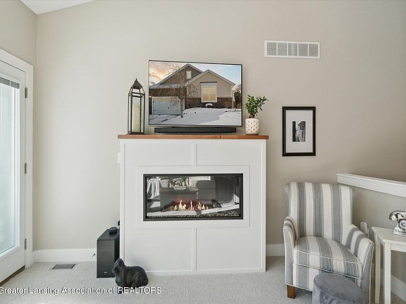 3rd image of 5215 Hawk Hollow Dr E #39