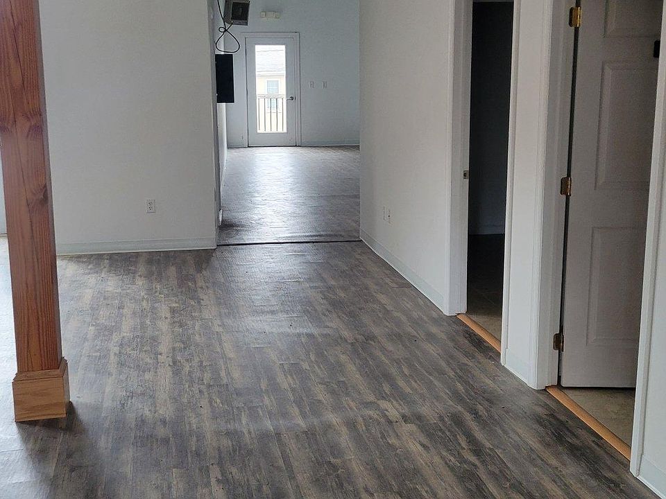 2nd image of 107 Main St