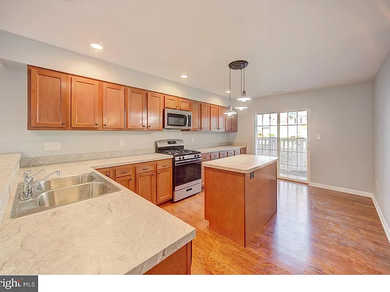 616 Pebble Creek Ct — Photo 11