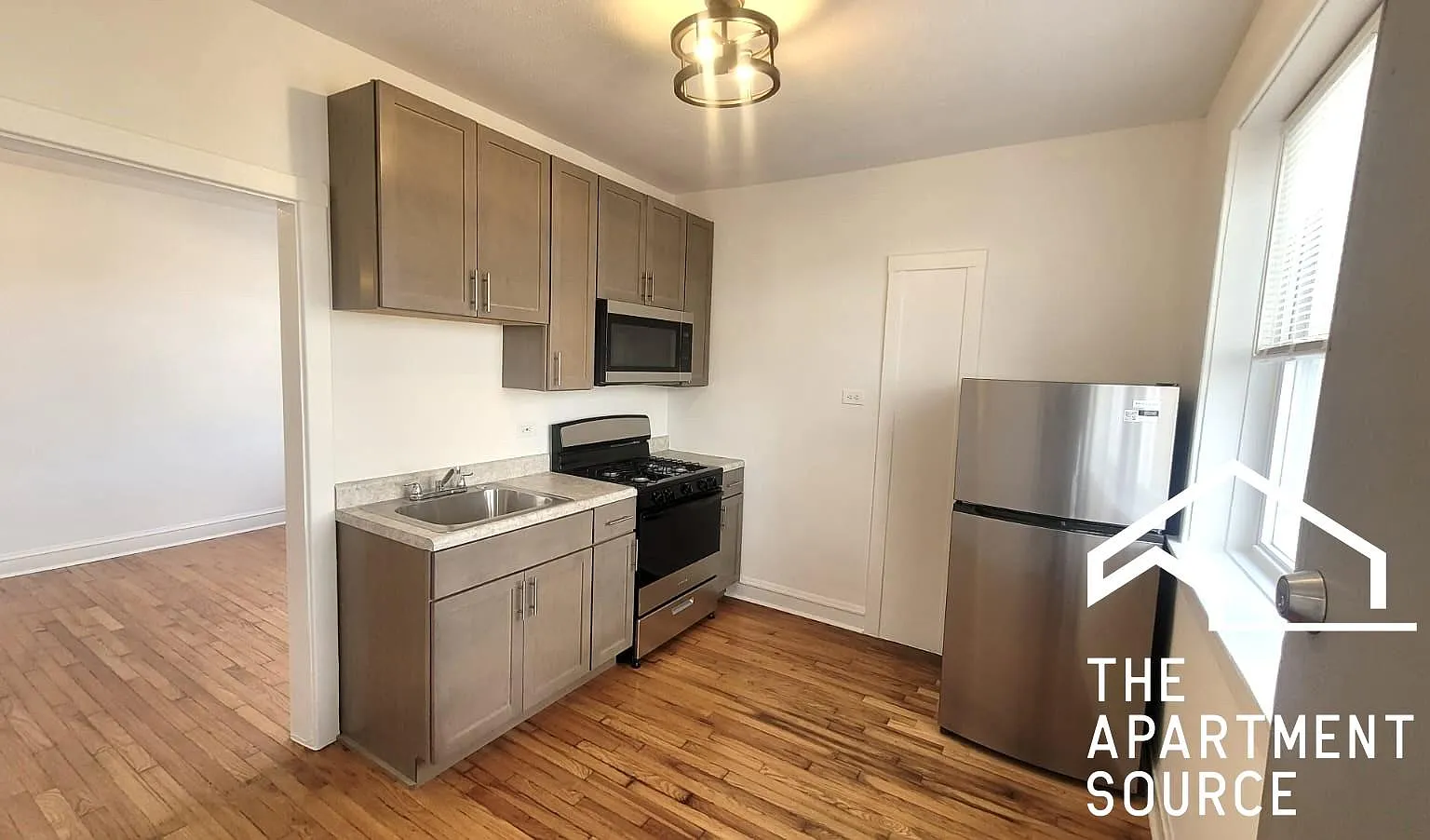 1107 North Avers Avenue #3 — Photo 2