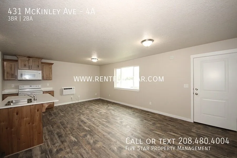 3 Bedroom Apartment with Fantastic New Amenities! — Photo 3