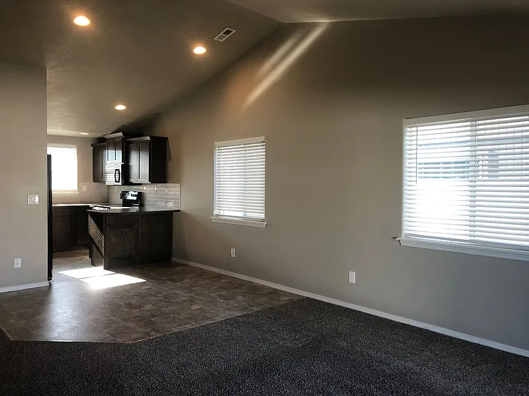 1358 E Brecken Dr — Photo 2