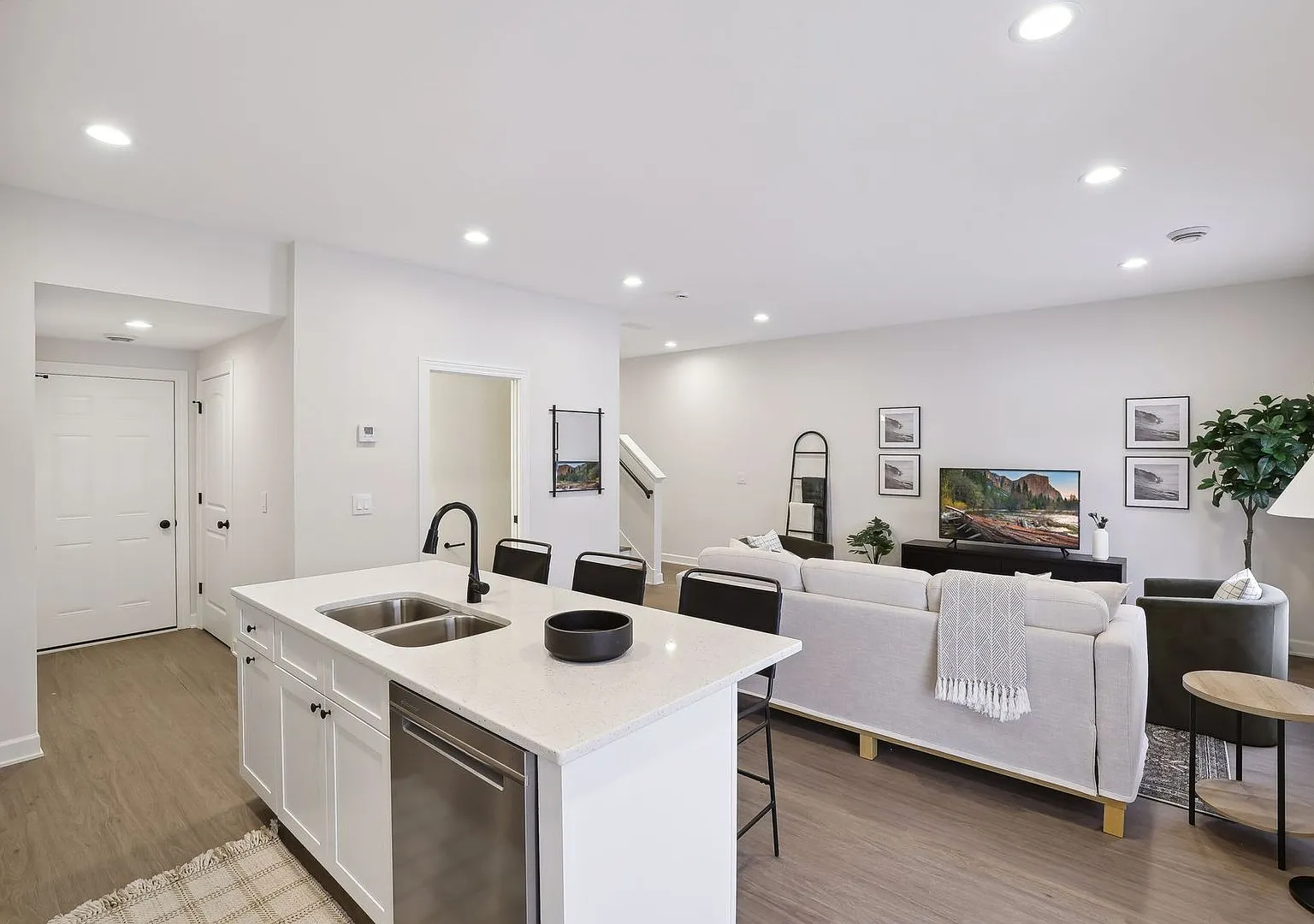 3 Bedroom Townhome — Photo 3