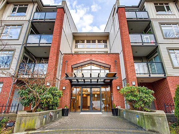 2nd image of 100 Capilano Rd