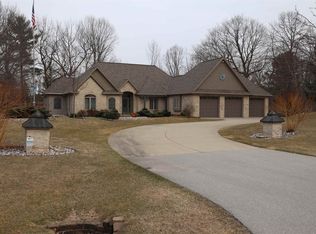 2911 Hidden Lake Ln, Suamico, WI 54313