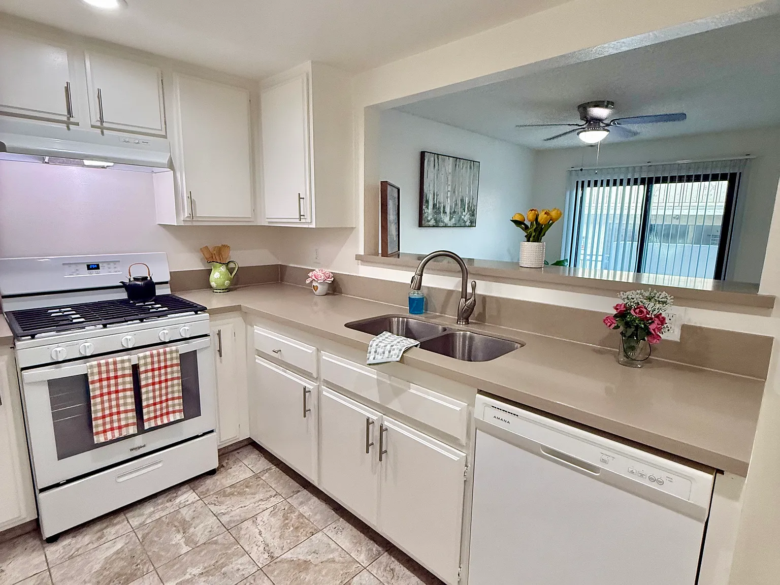 512 W Imperial Ave — Photo 3
