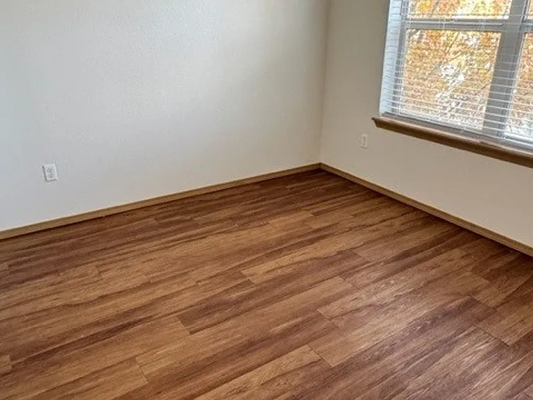 Louis York Apartments — Photo 9