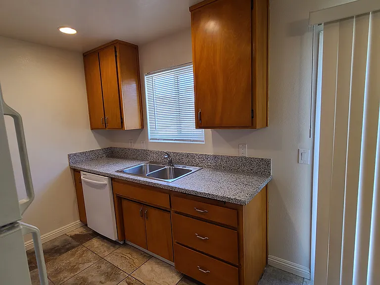 6321 Yucca Ave #E — Photo 3