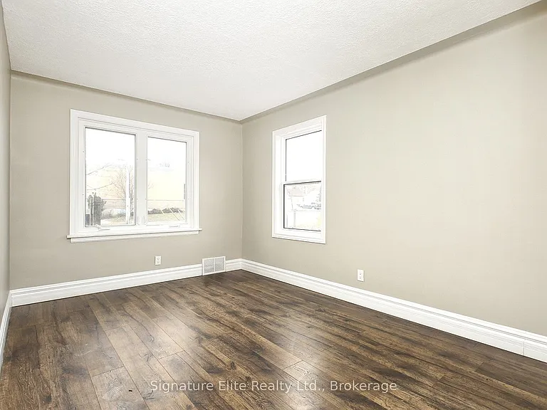 254 Hibbert Ave #UPPER — Photo 2