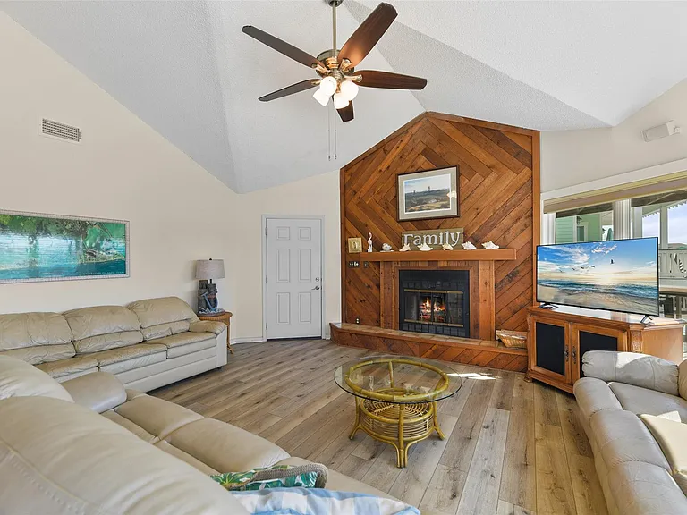 22101 Guadalupe Dr — Photo 5