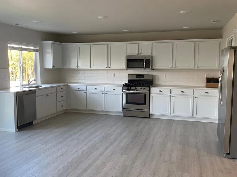 100 NE Belfair Station Dr — Photo 2