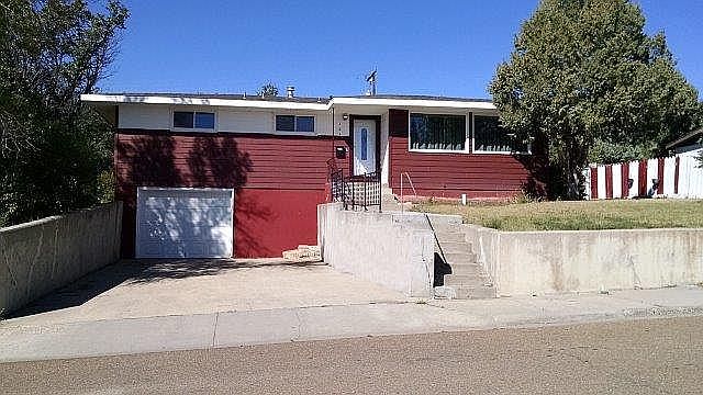 1st image of 824 11th Ave N