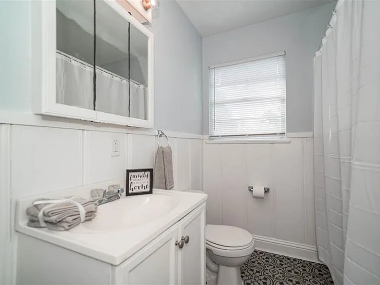 812 Glencrest Ln — Photo 17