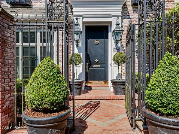 212 Milbank Ave, Greenwich, CT 06830
