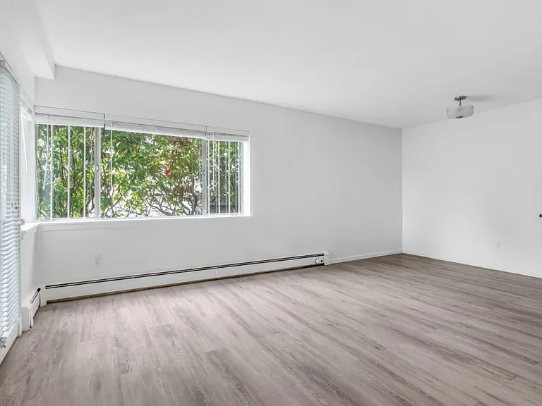 1270 Burnaby St — Photo 14