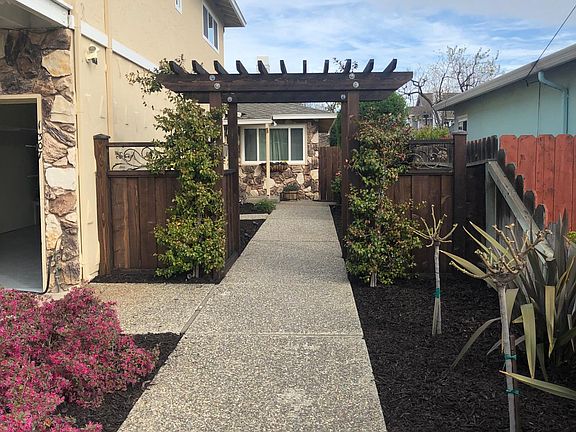 2nd image of 1307 Sierra St