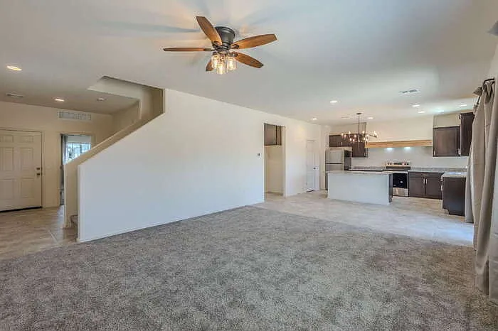 921 W Calle El Acuario — Photo 2