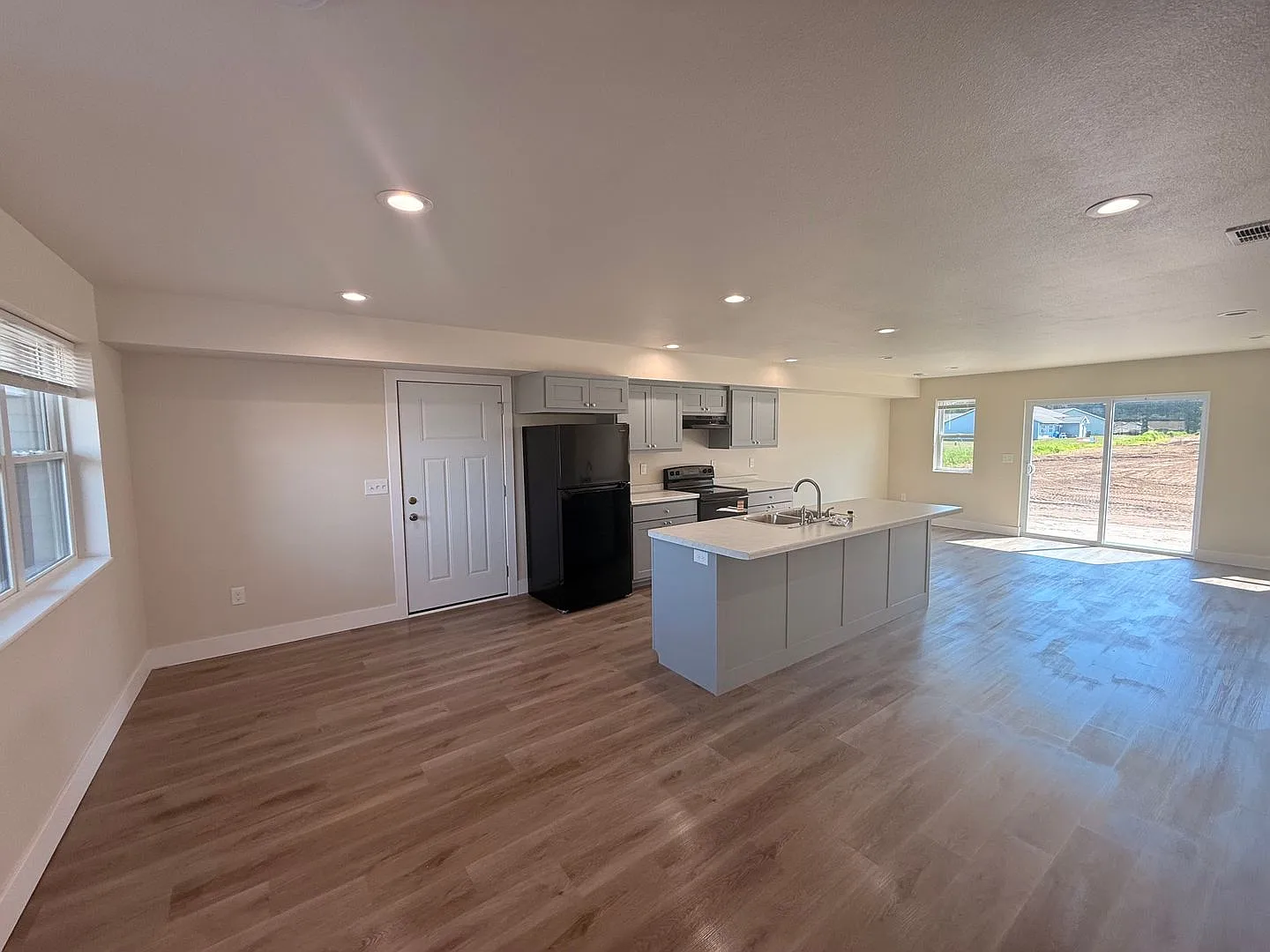 3040/3044 Bennington Place — Photo 2
