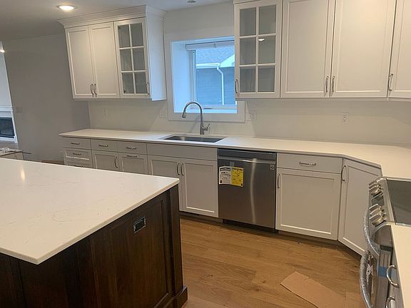2nd image of 206 2nd Ave NE