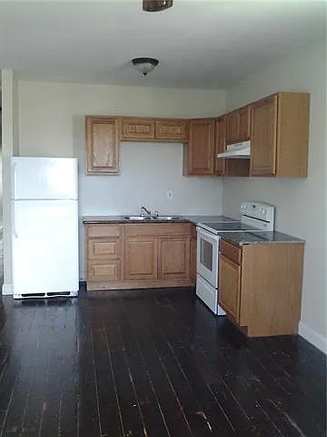 601 4th St #D — Photo 4