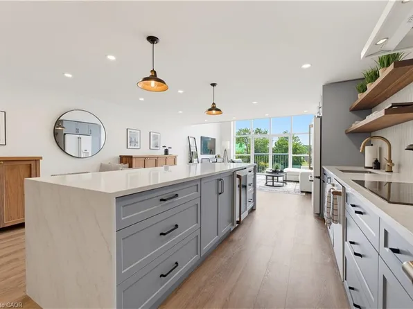 5 Father David Bauer Dr #308, Waterloo, ON N2L 6M2