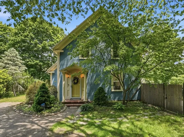 207 Dodge St, Beverly, MA 01915